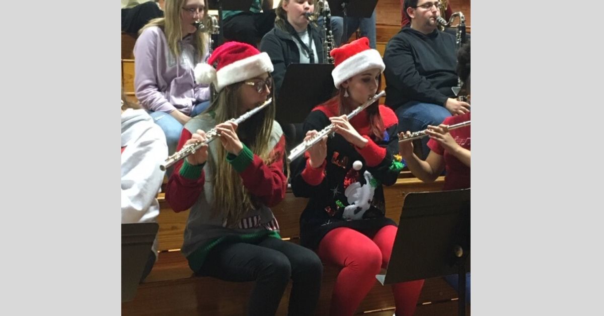 Williamsport wrestling Santa flutes_2019.jpg